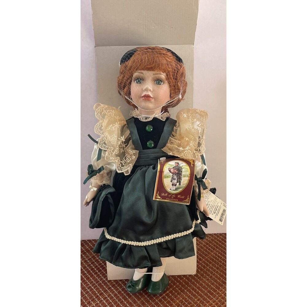 Geppeddo Dolls Of The World Kelly The Irish Girl in Box